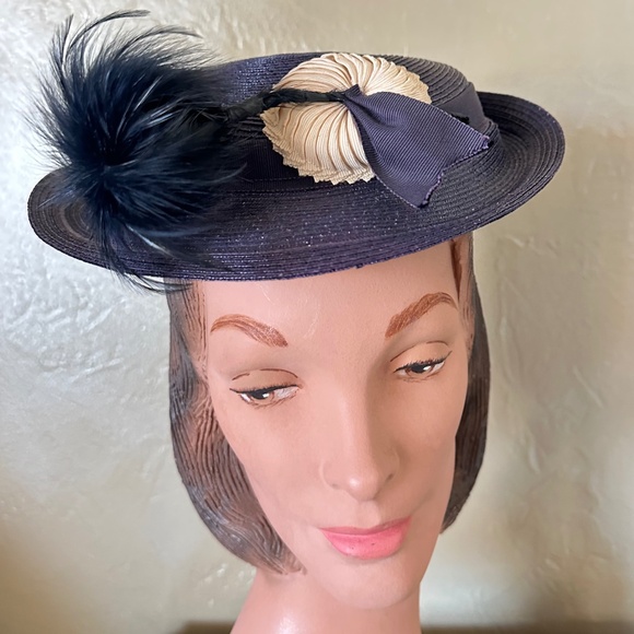 CLASSY 1950s' NAVY STRAW HAT + IVORY GROSGRAIN & FEATHER TRIM